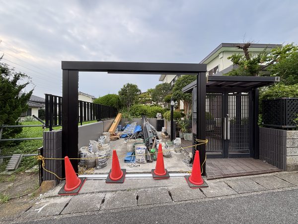 写真　プレミエスゲート施工中の様子